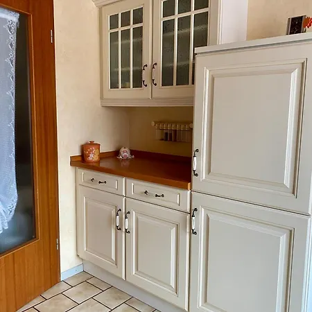 Schoene Im Gruenen Apartman