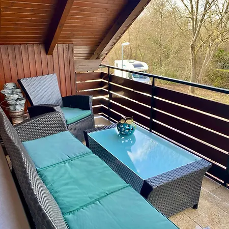 Schöne Im Grünen *